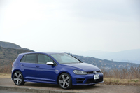 フォルクスワーゲン・ゴルフR
    