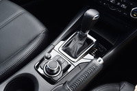 「アクセラスポーツ」は、ガソリン車に6段MT仕様が用意されるが、ディーゼル車のトランスミッションは6段ATのみとなる。