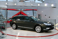 重層型ショールーム「C42」の最上階に陣取った、ワゴンモデルの「C5トゥレ」。