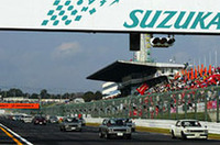 レース前、今シーズン限りで活動を“一時休止”する「スカイラインGT-R」がパレード走行した。