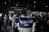 本国では、ボディーは「コンパクト」「ロング」「エクストラロング」の3種が用意される。
    