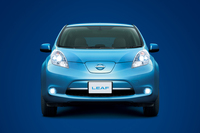 2010年12月にデビューした、量産型EV「日産リーフ」。2012年の11月には、基本性能をアップさせるマイナーチェンジも実施された。