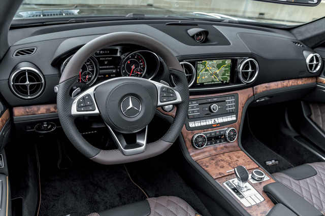 AMG SL65」の装備を取り入れた特別仕様車「メルセデス・ベンツSL400