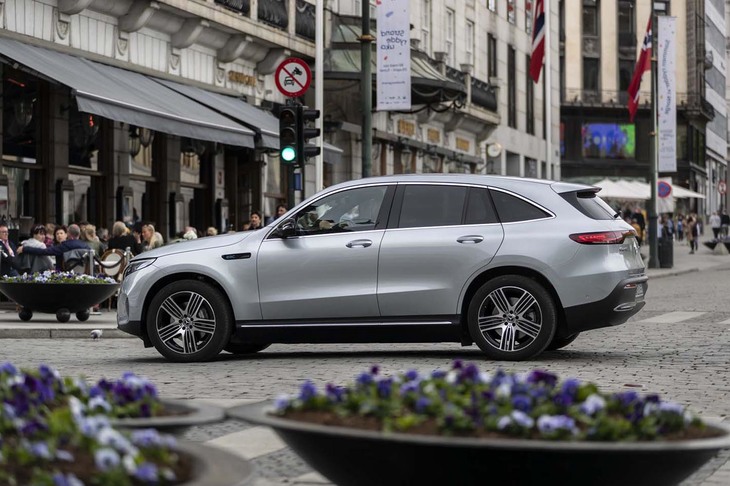 「EQC」の源流は、2016年のパリモーターショーで披露されたコンセプトカー「ジェネレーションEQコンセプト」。それからほぼ変わらぬデザインとスペックで量産化が実現した。