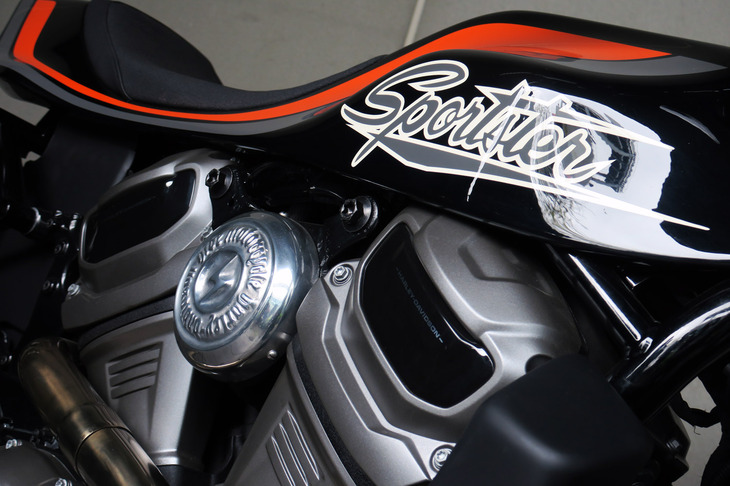 「ハーレーダビッドソン・ナイトスター」をベースにした、HIDE MOTORCYCLE制作のカスタムモデル。