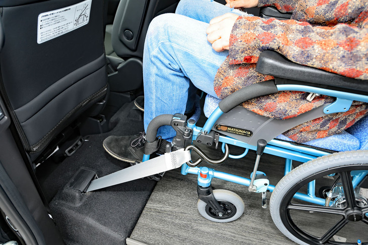 ホンダ・ステップワゴン スパーダ 車いす仕様車 2-3列目乗車タイプ