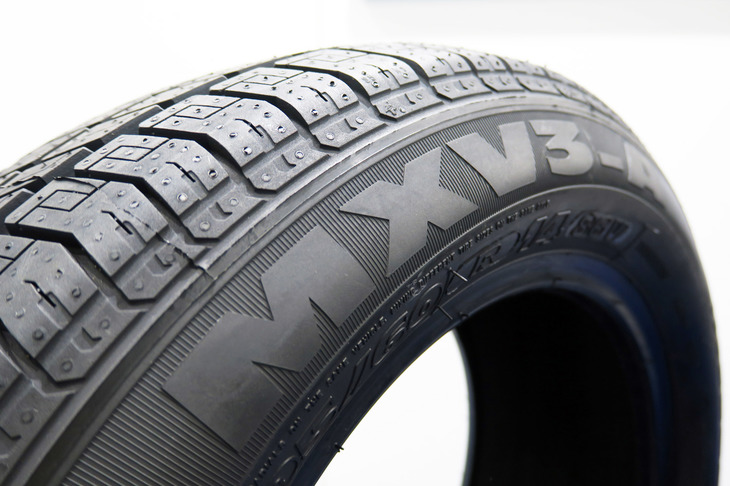 2019年5月に販売が開始された「MXV3-A」。当時のサルーンやスポーティーカー向けに開発された高性能タイヤで、今回の“復活”に際しては、1980年代から1990年代前半に販売された“ヤングタイマー世代”のクルマをターゲットとしている。