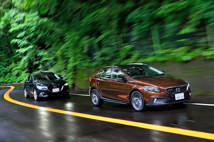 「ボルボV40 D4」と「アクセラXD」（2.2）を比較試乗してみたが、結果はほぼ互角だった。（写真＝池之平昌信）