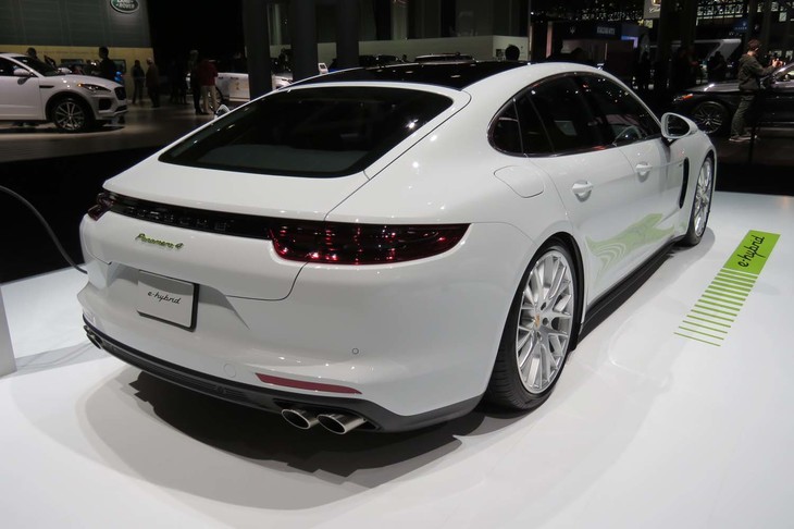 ポルシェ・パナメーラ4 E-ハイブリッド