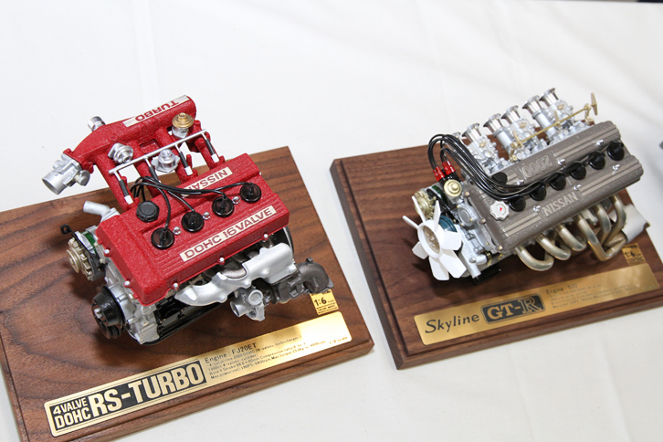 1/6スケールの精密エンジンモデルを製造販売している、鳥取の日下エンジニアリングがゲスト出展していた。左側は「スカイライン2000RSターボ」用のFJ20ET（価格4万3200円）、右側は「スカイライン2000GT-R」用のS20（5万9400円）。このほか「スカイラインGT-R」用のRB26DETTやそのチューンドユニットなどがラインナップされている。