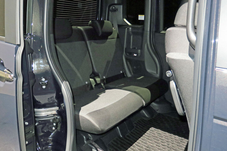 ホンダN-BOXカスタム（リアシート）
