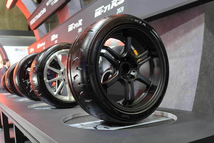 ポテンザ歴代モデルの展示。