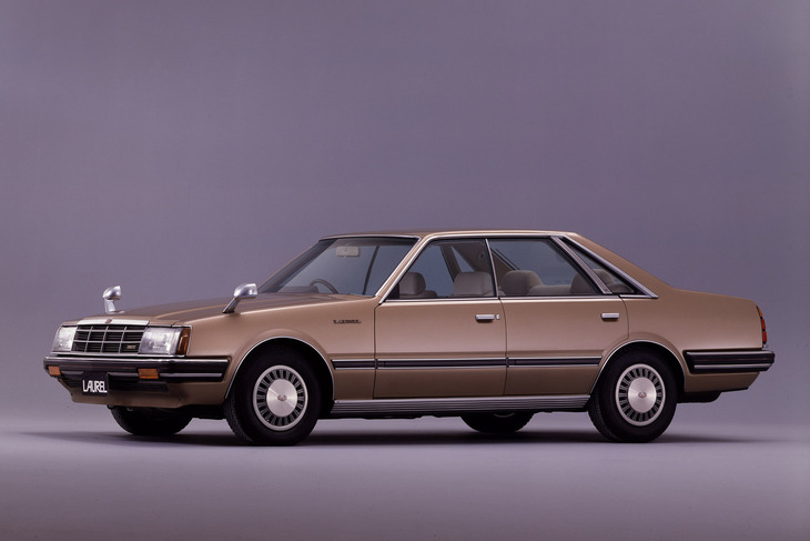 4代目「日産ローレル4ドアハードトップ」。3代目まで存在した2ドアハードトップが廃止され、この4ドアハードトップと4ドアセダンのみとなった。