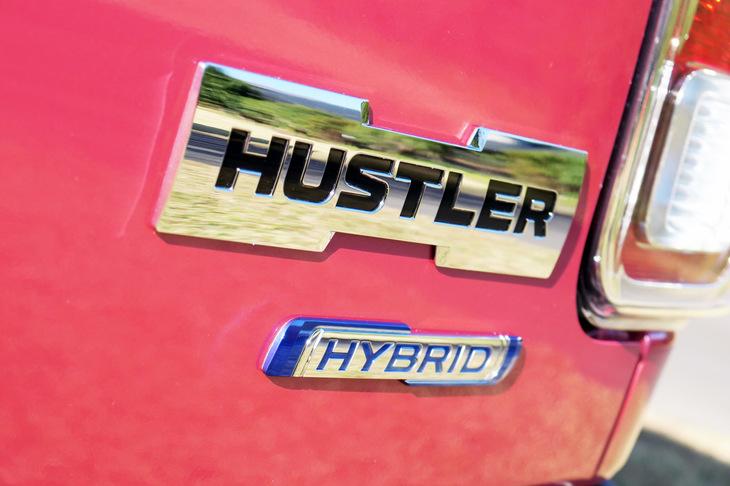 スズキ・ハスラー ハイブリッドXターボ（4WD）（エンブレム）