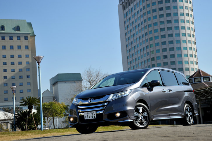 5代目となる現行型「オデッセイ」は2013年11月にデビュー。2016年2月にハイブリッドモデルが追加された。