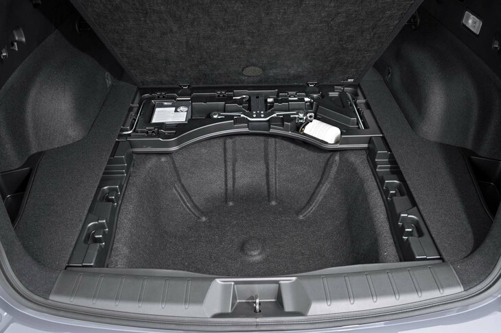 スバル・レヴォーグ レイバック リミテッドEX（ラゲッジスペース）