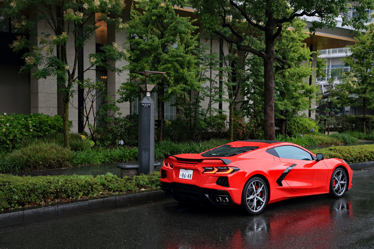 2019年7月の初公開と同時に、世のクルマ好きを騒然とさせた8代目「コルベット」。1953年から始まる同車の歴史のなかで、初のミドシップモデルとなる。