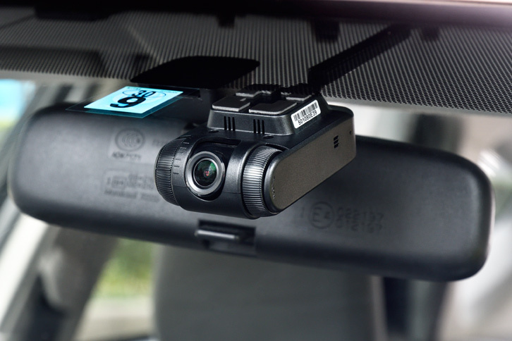 カーナビ連動型のドライブレコーダー、CA-DR01Dとの連動も可能。ドラレコの映像をカーナビの画面で見たりと、連動型ならではの機能を持つ。