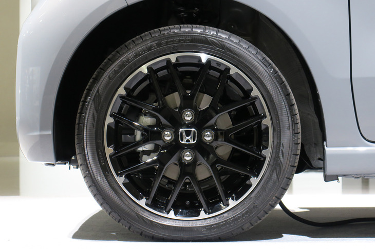 ホンダN-BOXカスタム コーディネートスタイル（タイヤ＆ホイール）