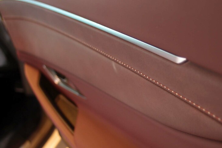 DS 9オペラE-TENSE（真珠のネックレスを模した“パールトップステッチ”）