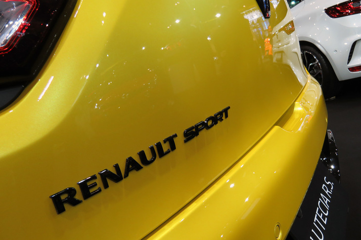 ルノー・ルーテシア ルノースポール トロフィー アクラポヴィッチ