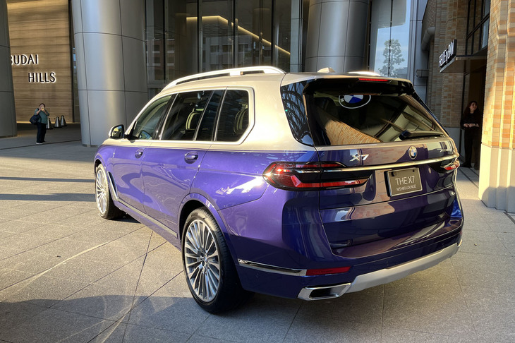 BMW X7錦ラウンジ（リアビュー）