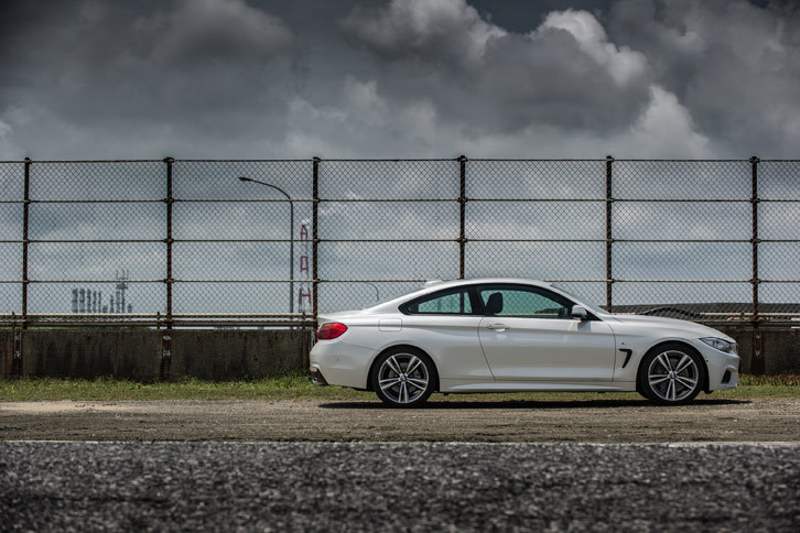 「3シリーズ」のクーペやコンバーチブルの後継モデルとして2013年に登場した「4シリーズ」。その他、5ドアハッチバックの「グランクーペ」がラインナップされている。