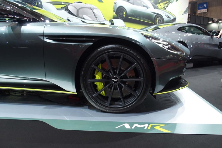 アストンマーティンDB11 AMR