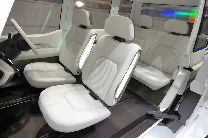 ダイハツDN U-スペース（フロントシート）