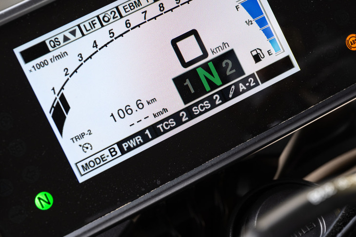 トラクションコントロールやスライドコントロール、リフトコントロールは、相互に連動して作動。もちろん、介入レベルの調整やシステムのカットも可能となっている。