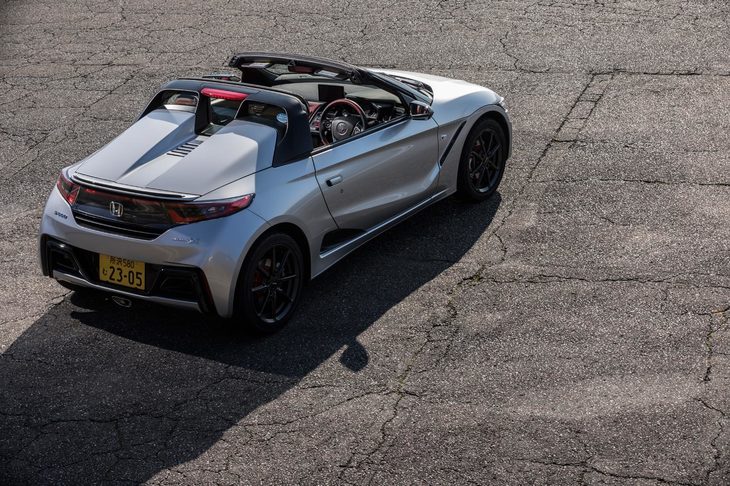 「S660モデューロX」の価格は285万0120円。軽自動車としては高値だが、装備される用品や、開発の手間を思えば、むしろ割安とさえ思えてしまう。