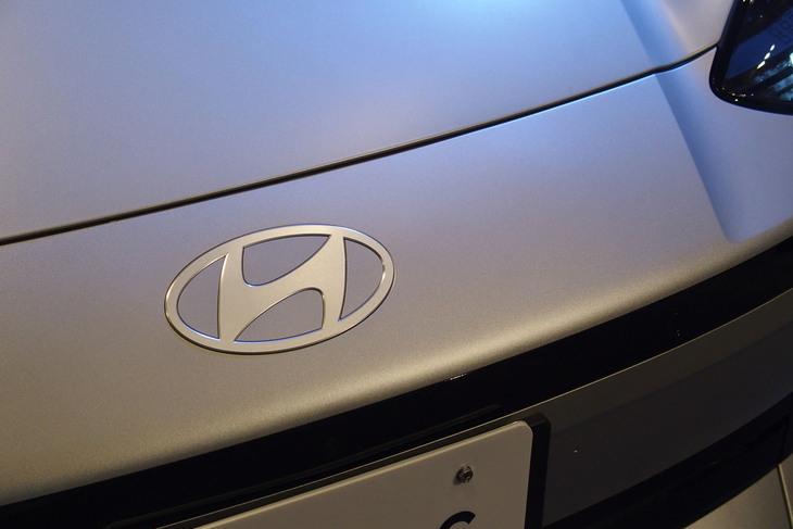 ヒョンデ・アイオニック6（ボンネットのエンブレム）