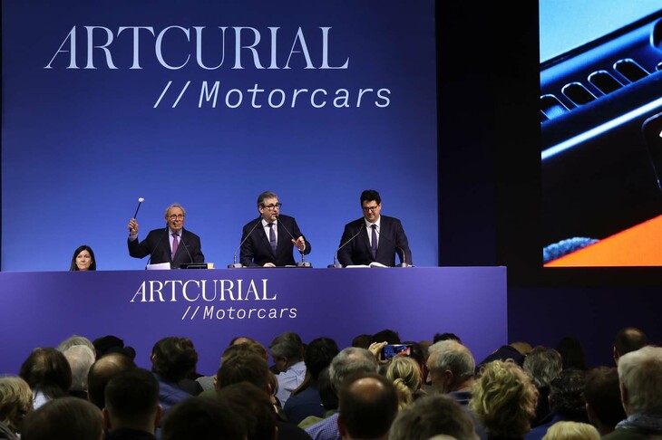 アールキュリエル社のオークション。2023年2月撮影。