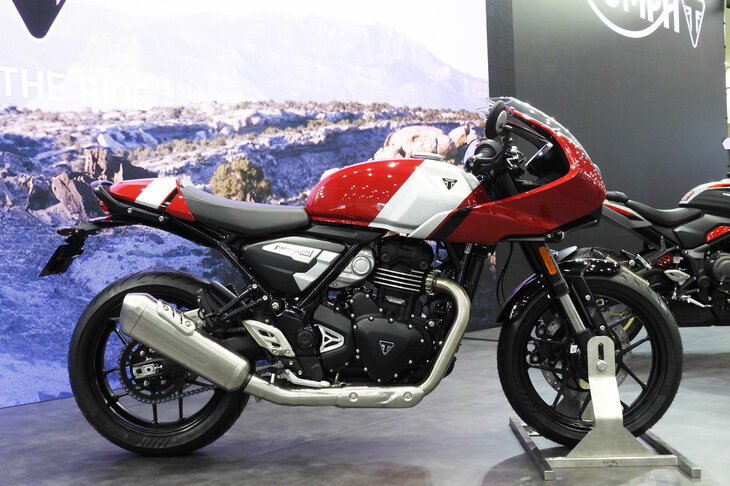 トライアンフ・スラクストン400