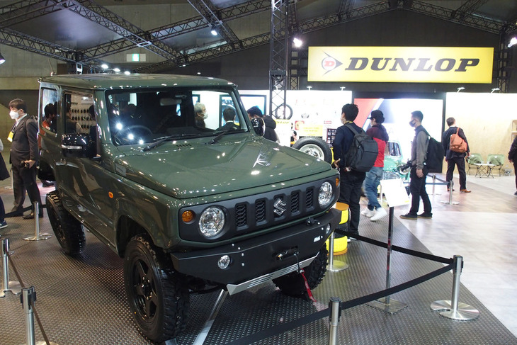「ダンロップ・グラントレックMT2」が装着された「スズキ・ジムニーPRO-STAFF Custom」。