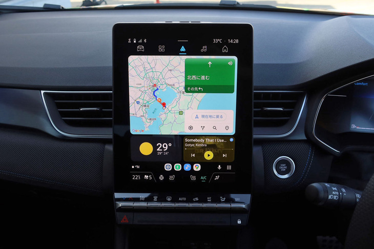 センターディスプレイは10.4インチで、インフォテインメントシステムは「Apple CarPlay」「Android Auto」対応。音質のいいアルカミスのカーオーディオが好印象だった。