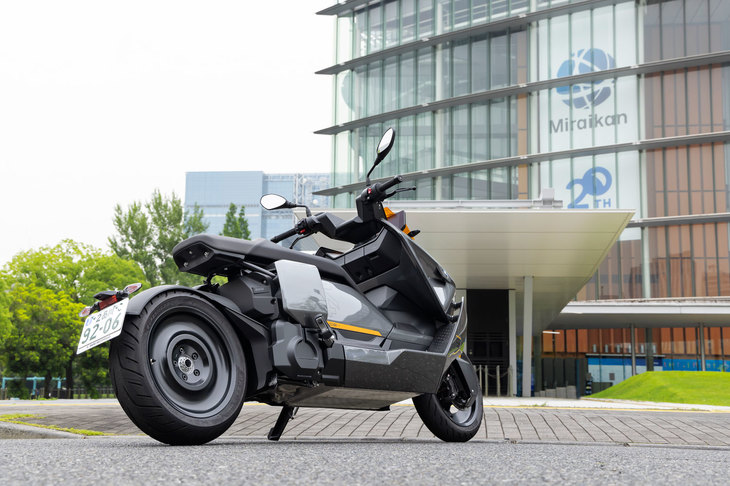 単に「電気で走る」というだけではなく、個性的なデザインや各部のクオリティー、高い動力性能なども特徴となっていた「CE 04」。プレミアムブランドであるBMWならではの製品といえるだろう。