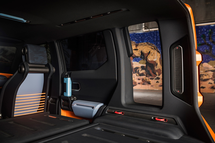 トヨタFT-4X（荷室側面）