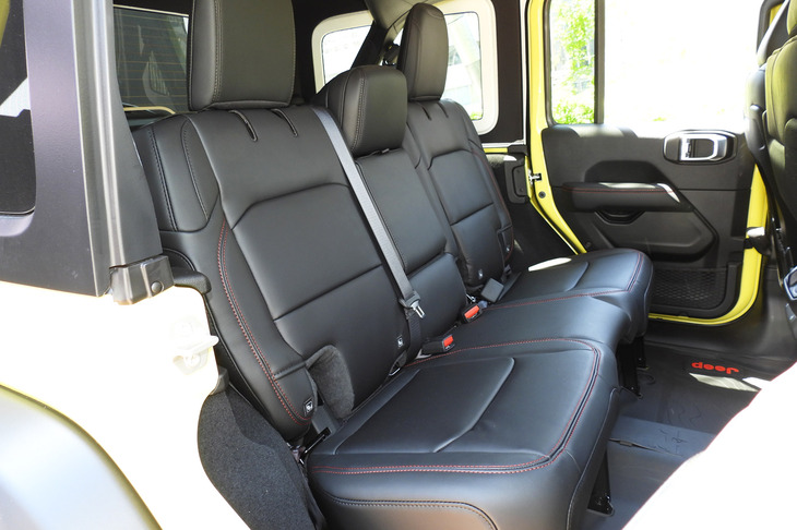 ジープ・ラングラー アンリミテッド ルビコン ハイベロシティー（リアシート）