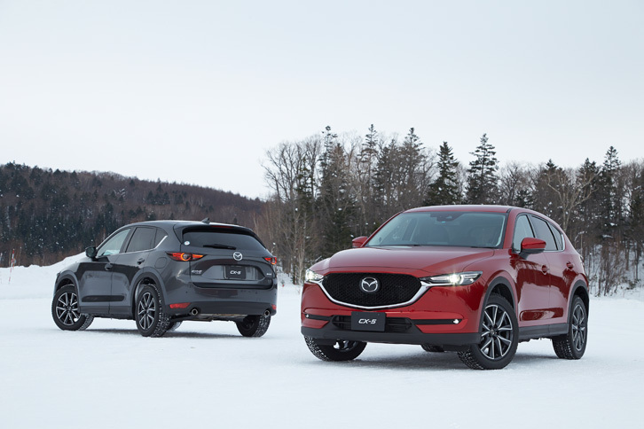 今回のテストでは、ディーゼルモデルの最上級グレード「XD Lパッケージ」のFF車と4WD車に試乗した。