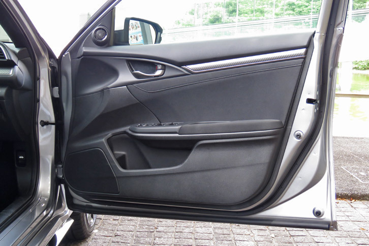 ホンダ・シビックハッチバック（フロントドアパネル）