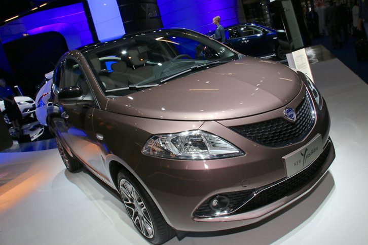 今日、たった1車種でランチア・ブランドを背負っている「イプシロン」の広告コピーは「上流のシティーカー」。