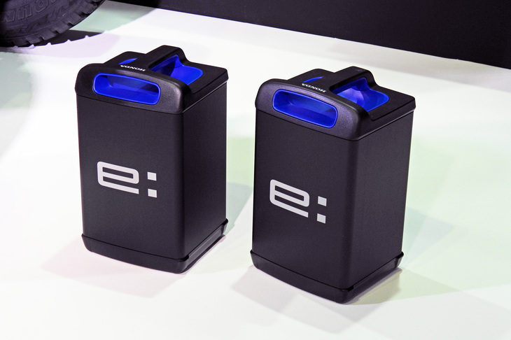 ヤマハのプロトモデルが動力源として用いる、ホンダの可搬式バッテリー「Honda Mobile Power Pack e：」。