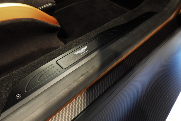 アストンマーティン・ヴァリアント（サイドシルプレート）