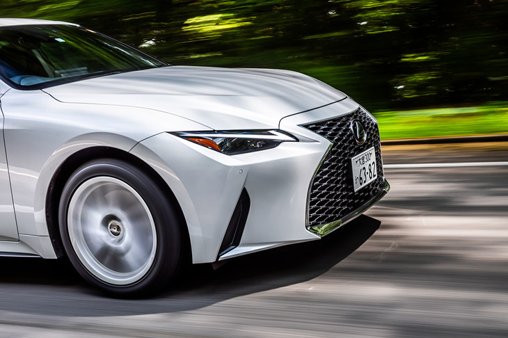 「グッドイヤー・イーグルF1」シリーズの試走イベントに用意されていた「レクサスIS300h」。今回の試乗車両には、235/45R18サイズの「イーグルF1アシメトリック5」が装着されていた。