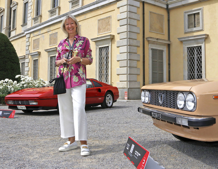 他都市で行われる催しにも積極的に出展した。2022年5月、コモ湖畔における「ヴィラ・オルモ」で。