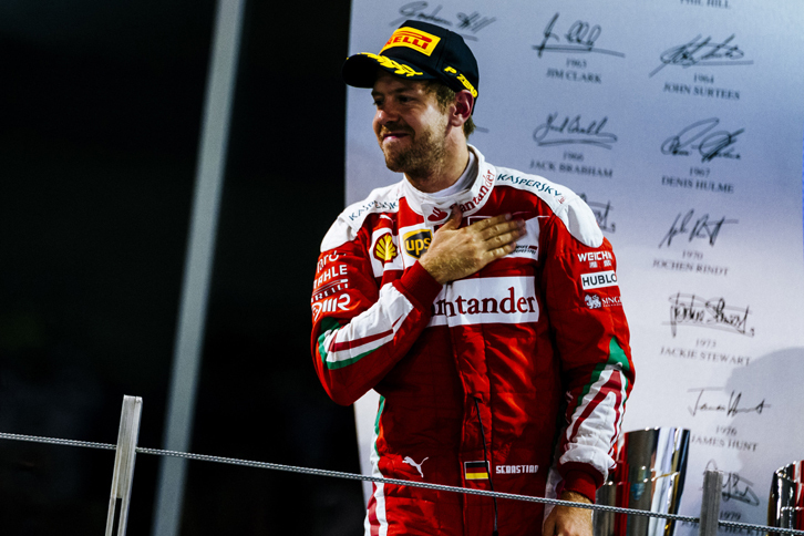 昨季3勝のフェラーリは2016年シーズンを未勝利で終わり、コンストラクターズランキングではメルセデス、レッドブルに次ぐ3位だった。今季後半戦はレッドブルの攻勢にあい表彰台からも遠ざかることが多かったが、最終戦ではセバスチャン・ベッテルが3位でゴールし、来季にかすかな希望を抱かせた。（Photo=Ferrari）