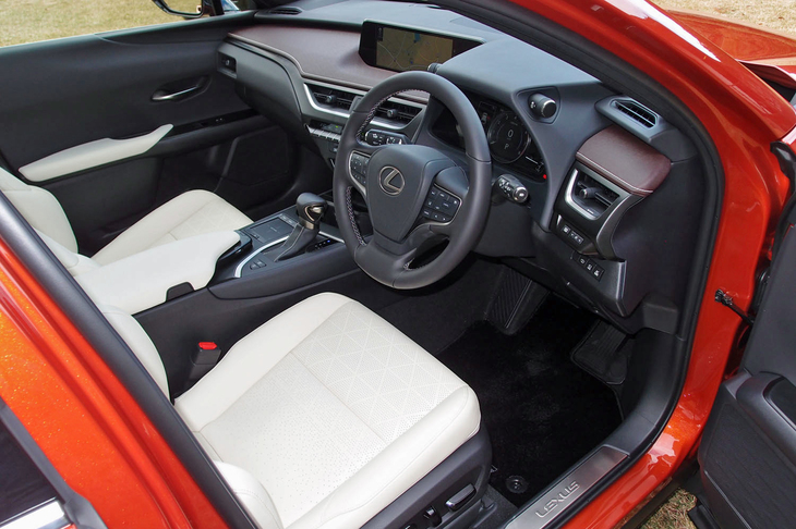 レクサスUX250h“バージョンL”（インテリア）