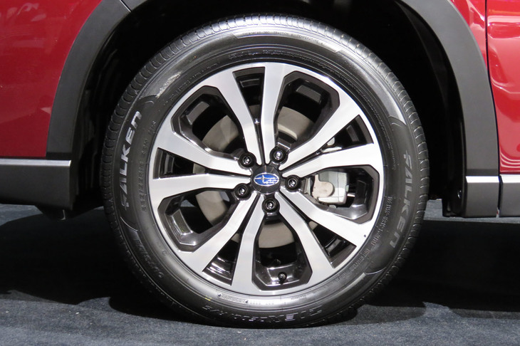 アルミホイール。写真は18インチのもの。