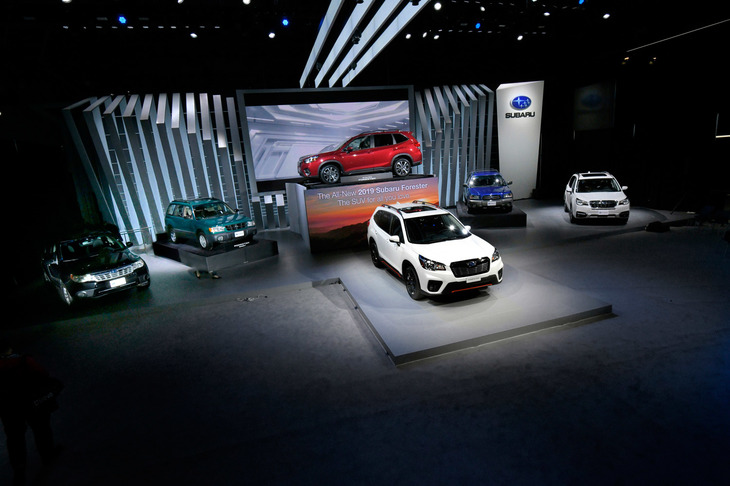 会場には5代目にあたる新型に加えて歴代の「フォレスター」も展示されていたため、世代ごとの違いを実際に見比べて確かめることができた。